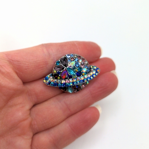 Cosmic Rhinestone Saturn Brooch - Picture 4 of 8